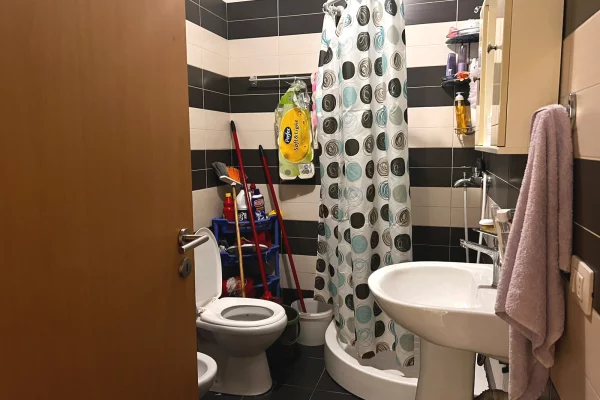 Shtepi ne shitje Apartament ne Tirane, 2+1, Mobilimi E mobiluar, Pagesa 235,000  Euro.