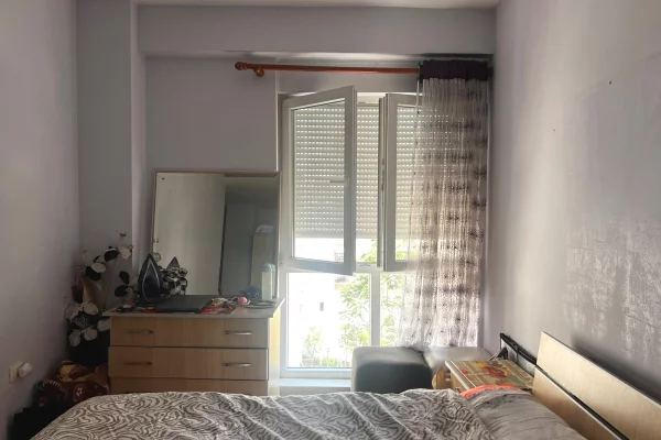 Shtepi ne shitje Apartament ne Tirane, 2+1, Mobilimi E mobiluar, Pagesa 235,000  Euro.