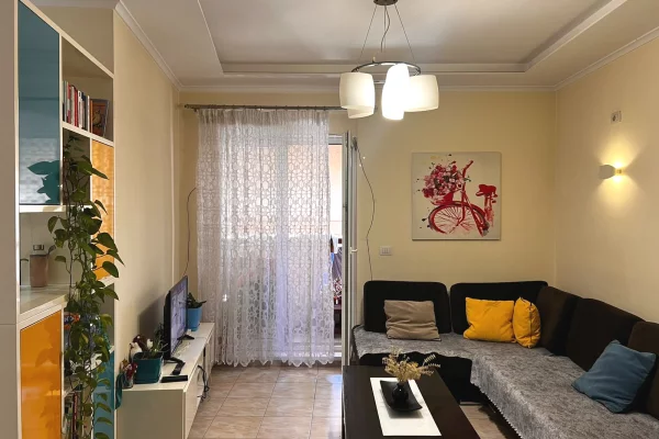 Shtepi ne shitje Apartament ne Tirane, 2+1, Mobilimi E mobiluar, Pagesa 235,000  Euro.