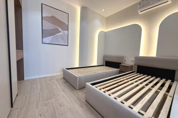 Shtepi ne shitje Apartament ne Tirane, 2+1, Mobilimi E mobiluar, Pagesa 238,000  Euro.