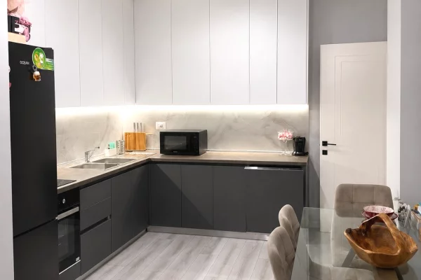 Shtepi ne shitje Apartament ne Tirane, 1+1, Mobilimi E mobiluar, Pagesa 185,000  Euro.