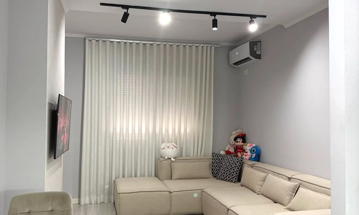 Shtepi ne shitje Apartament ne Tirane, 1+1, Mobilimi E mobiluar, Pagesa 185,000  Euro.