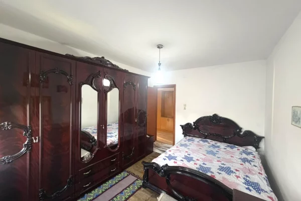 Shtepi ne shitje Apartament ne Tirane, 1+1, Mobilimi E mobiluar, Pagesa 100,000  Euro.