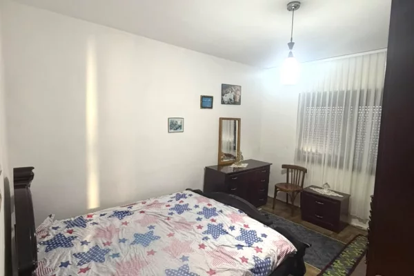 Shtepi ne shitje Apartament ne Tirane, 1+1, Mobilimi E mobiluar, Pagesa 100,000  Euro.