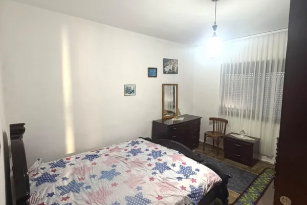 Shtepi ne shitje Apartament ne Tirane, 1+1, Mobilimi E mobiluar, Pagesa 100,000  Euro.