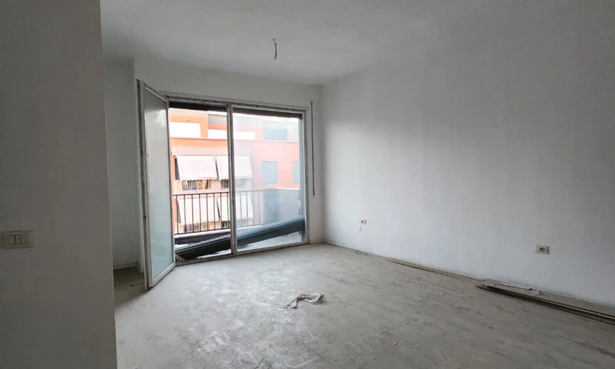 Shtepi ne shitje Apartament ne Tirane, 2+1, Mobilimi Bosh, pa mobiluar, Pagesa 175,000  Euro.