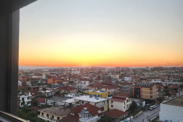 Shtepi ne shitje Apartament ne Tirane, 2+1, Mobilimi Bosh, pa mobiluar, Pagesa 175,000  Euro.