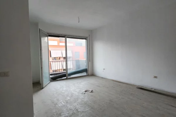 Shtepi ne shitje Apartament ne Tirane, 2+1, Mobilimi Bosh, pa mobiluar, Pagesa 175,000  Euro.