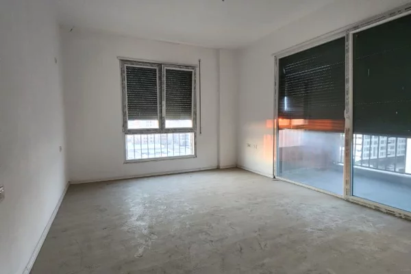 Shtepi ne shitje Apartament ne Tirane, 2+1, Mobilimi Bosh, pa mobiluar, Pagesa 175,000  Euro.