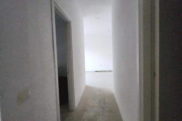 Shtepi ne shitje Apartament ne Tirane, 2+1, Mobilimi Bosh, pa mobiluar, Pagesa 175,000  Euro.