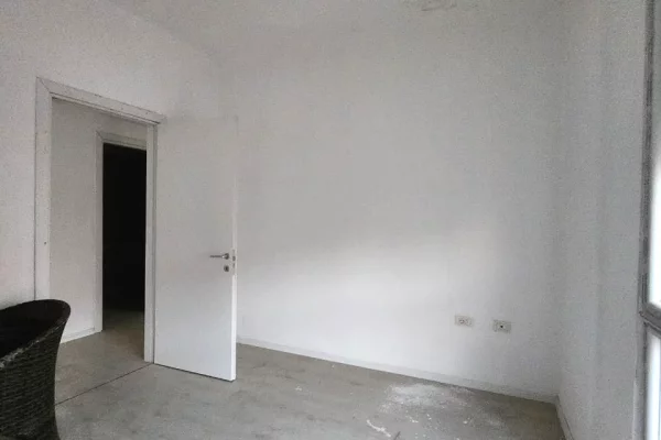 Shtepi ne shitje Apartament ne Tirane, 2+1, Mobilimi Bosh, pa mobiluar, Pagesa 175,000  Euro.