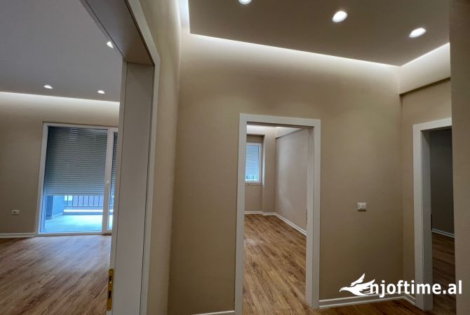 Ambiente Commerciale in Affitto 3+1 a Tirana - 650 Euro