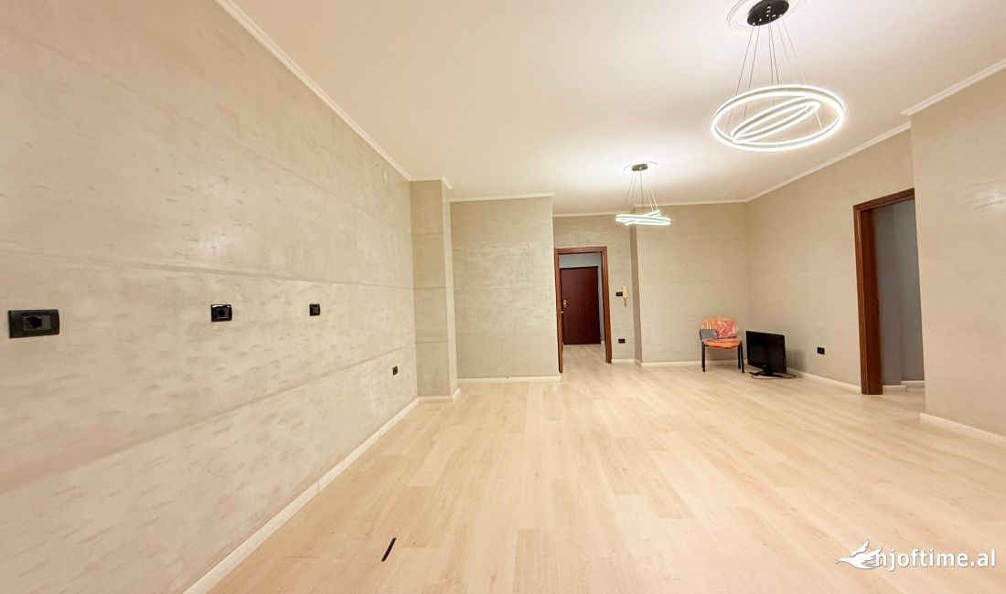 JEPET ME QERA AMBIENT BIZNESI PER ZYRA ME PARKING TE ISH BLLOKU!