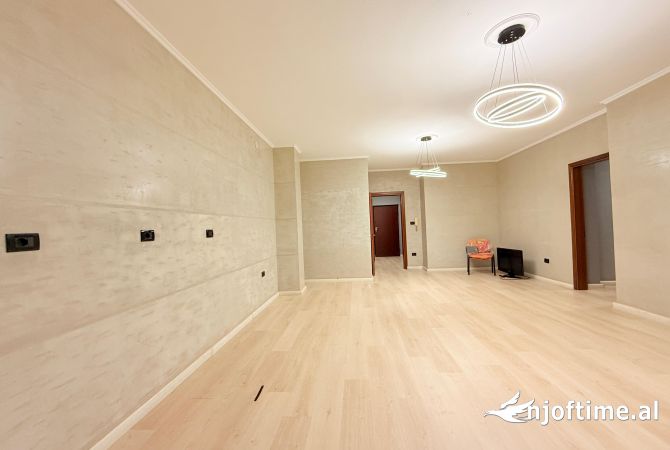 JEPET ME QERA AMBIENT BIZNESI PER ZYRA ME PARKING TE ISH BLLOKU!