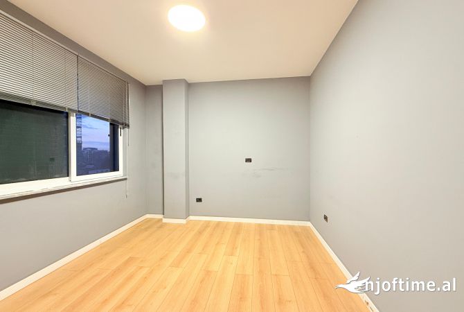 JEPET ME QERA AMBIENT BIZNESI PER ZYRA ME PARKING TE ISH BLLOKU!