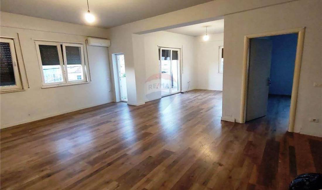 JEPET ME QIRA ZYRE NE QENDER!