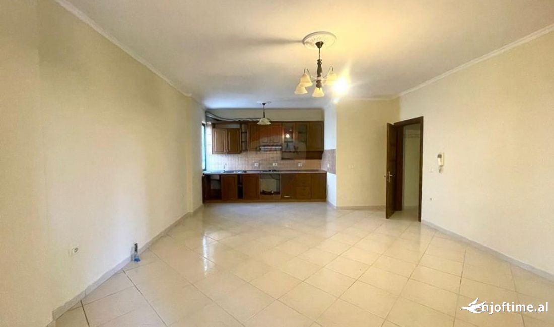 AMBIENT PER ZYRA NE QENDER TE SELIVIA 