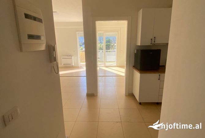 Ambiente Commerciale in Affitto 1+1 a Tirana - 900 Euro