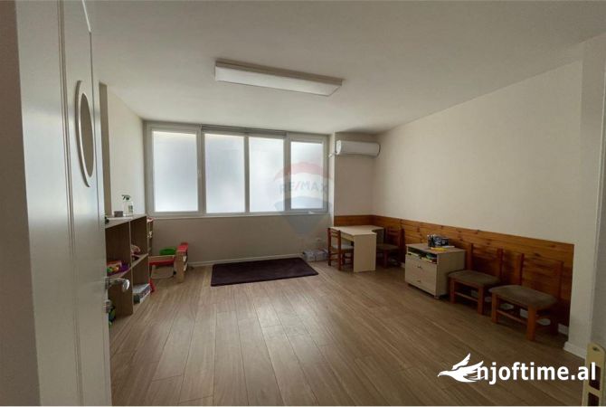 Ambient biznesi ne shitje 3+1 ne Tirane - 450,000 Euro