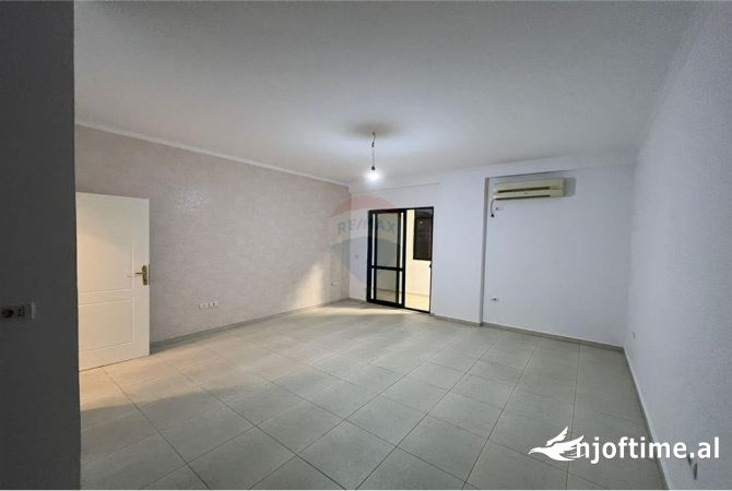 AMBJENT BIZNESI PER ZYRA TE STADIUMI DINAMO 