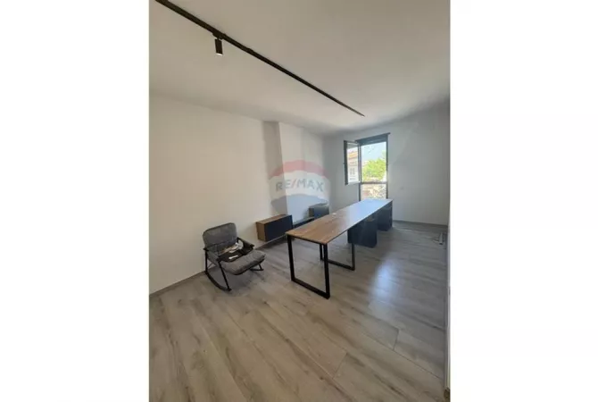 Business Property for Rent 3+1 in Tirana - 300 Euro