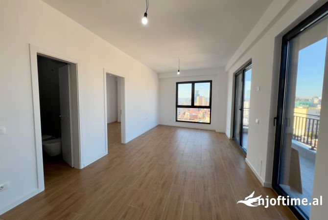 Ambiente Commerciale in Affitto 3+1 a Tirana - 800 Euro