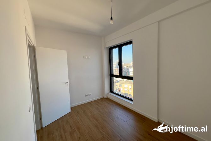 Ambiente Commerciale in Affitto 3+1 a Tirana - 800 Euro