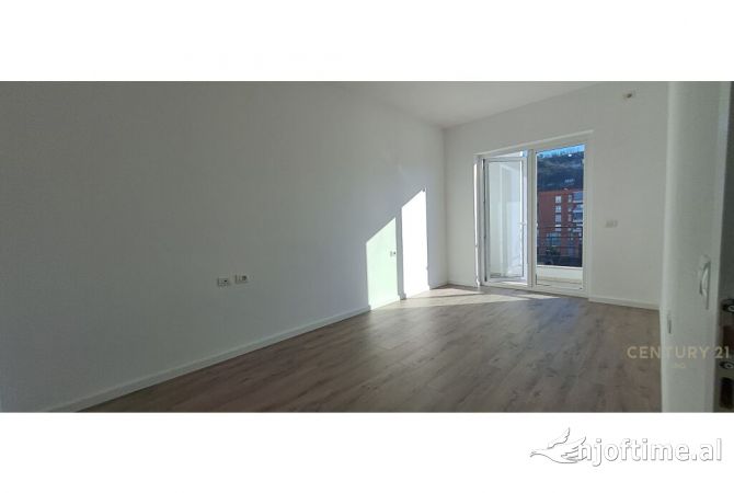 Shtepi ne shitje Apartament ne Tirane, 2+1, Mobilimi Pjeserisht e mobiluar, Pagesa 141,000  Euro.
