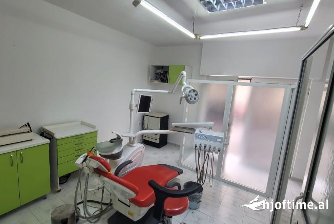 Ambiente Commerciale in Affitto 3+1 a Tirana - 40,000 Leke