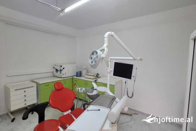 Ambiente Commerciale in Affitto 3+1 a Tirana - 40,000 Leke