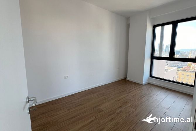 Ambiente Commerciale in Affitto 3+1 a Tirana - 800 Euro
