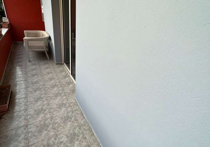 Ambiente Commerciale in Affitto 3+1 a Tirana - 1,000 Euro