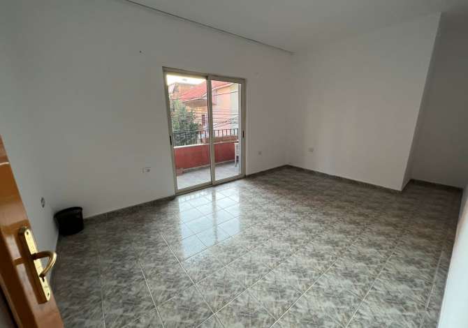 Ambiente Commerciale in Affitto 3+1 a Tirana - 1,000 Euro