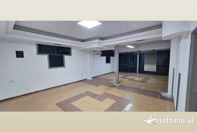 Ambiente Commerciale in Affitto 3+1 a Tirana - 60,000 Leke