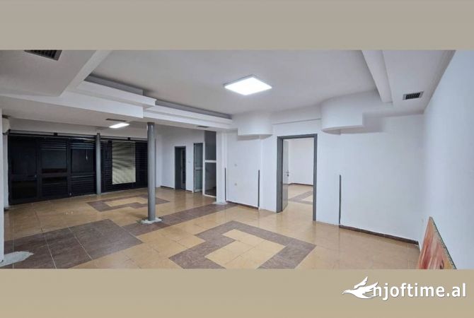 Ambiente Commerciale in Affitto 3+1 a Tirana - 60,000 Leke