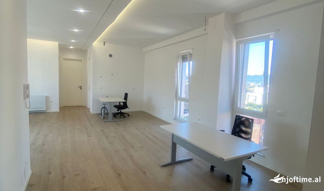 Qera ambjent biznesi , Qender tek hotel Stela  140 m2 , kati 7 cmimi 160000 leke te reja 