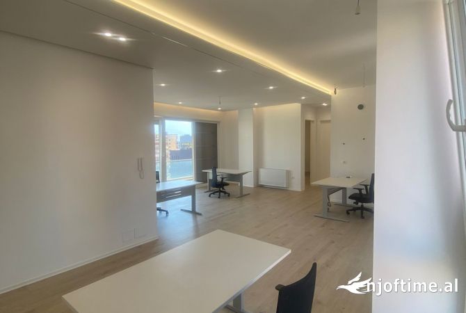 Qera ambjent biznesi , Qender tek hotel Stela  140 m2 , kati 7 cmimi 160000 leke te reja 