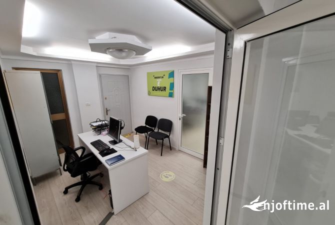 Ambiente Commerciale in Affitto 3+1 a Tirana - 950 Euro
