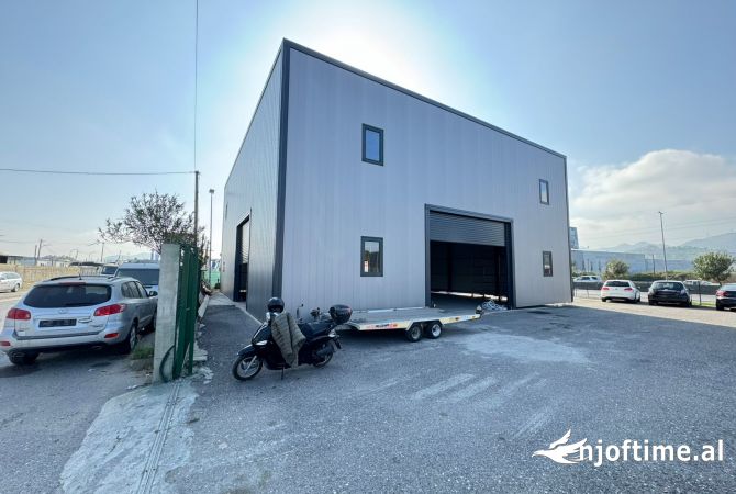 Ambiente Commerciale in Affitto 4+1 a Tirana - 2,200 Euro