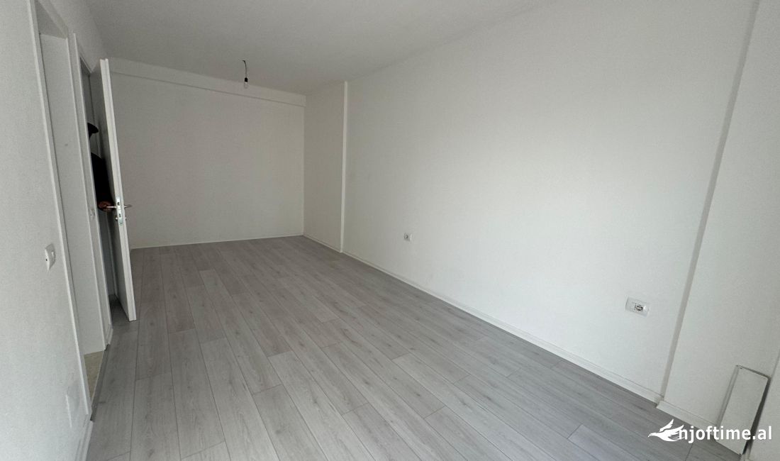 📣 QERA Apartament 2+1 Me 2 Tualete Dhe Verande 📍 Prane UET 🛣️ Rruga "Xhanfize Keko" ✨600 euro 