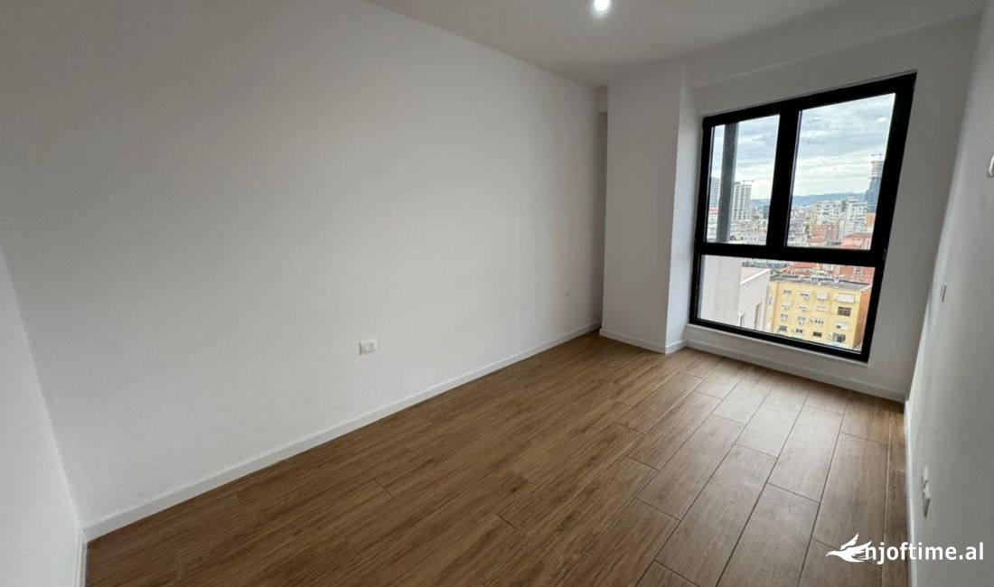 Jepet me qera Apartament 2+1  Adresa : Pazari Ri Rruga Tefta tashko  900 euro 