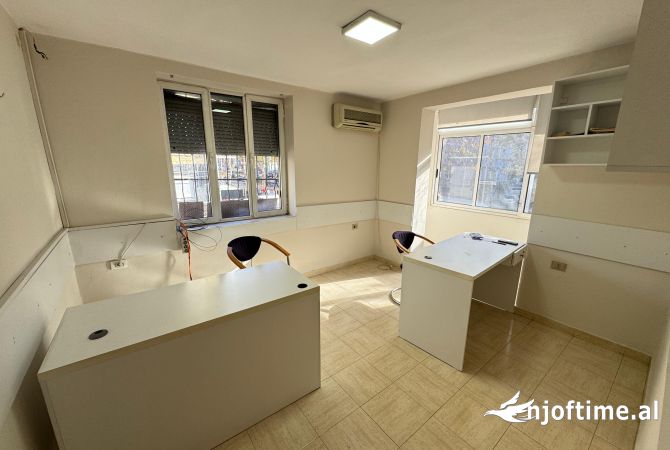 Qera Apartament 2+1 per Zyra 📍21 dhjetori perballe poliklinikes nr9 Cmimi 500 euro 