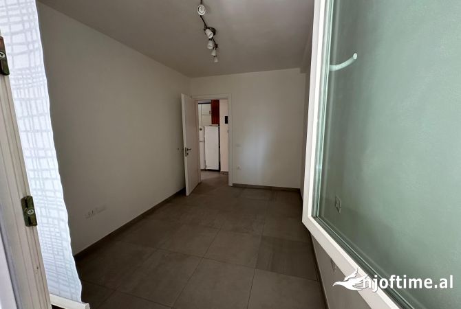 Jepet me qera Apartament 2+ 1 per zyre  Adresa : ish ekspozita  600 euro 
