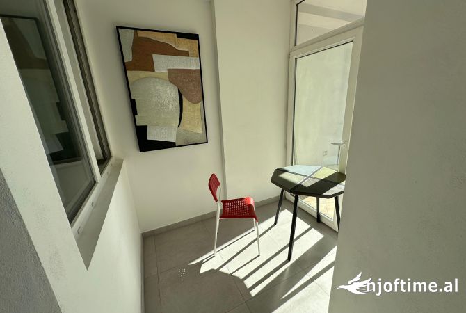 Jepet me qera Apartament 2+ 1 per zyre  Adresa : ish ekspozita  600 euro 
