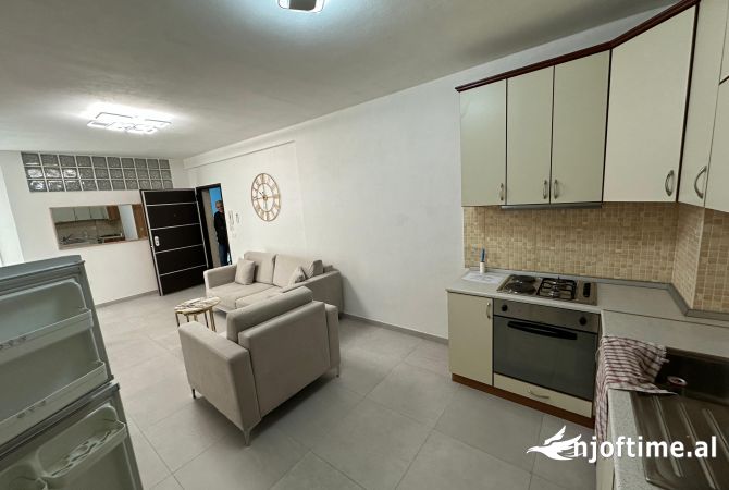 Jepet me qera Apartament 2+ 1 per zyre  Adresa : ish ekspozita  600 euro 