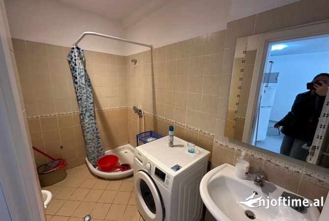 Jepet me qera Apartament 2+ 1 per zyre  Adresa : ish ekspozita  600 euro 