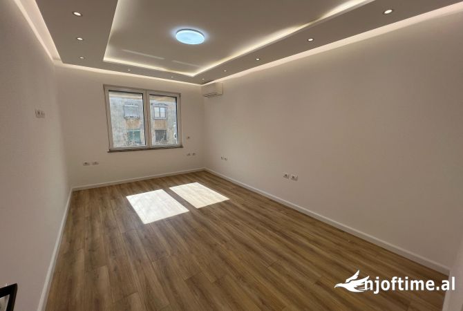 📣 QERA Apartament 2+1 📍 Prane Kafe Flores , Qender Tirane ✨   🏢 1200 euro 