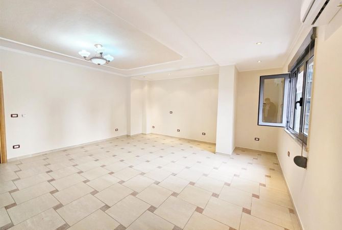 Ne qender te Tiranes jepet me qera apartament 3+1 + 2 ballkone, 1000 euro 