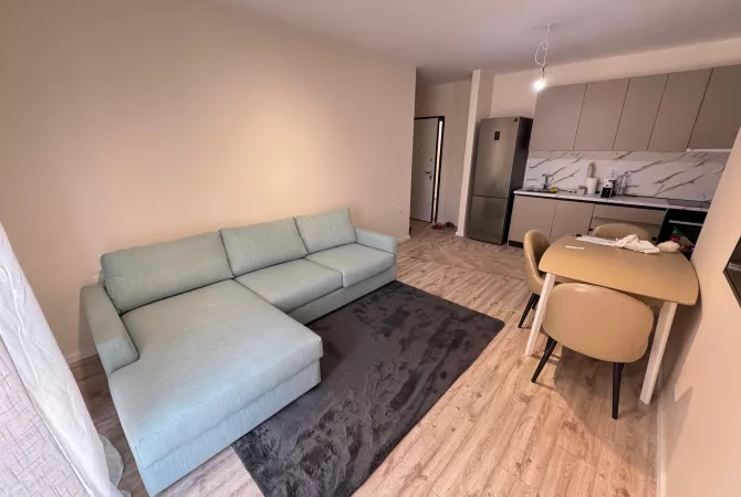 Jepet me qera 1+1  Tregu elektrik  Kati 2  E mobiluar 60000leke 