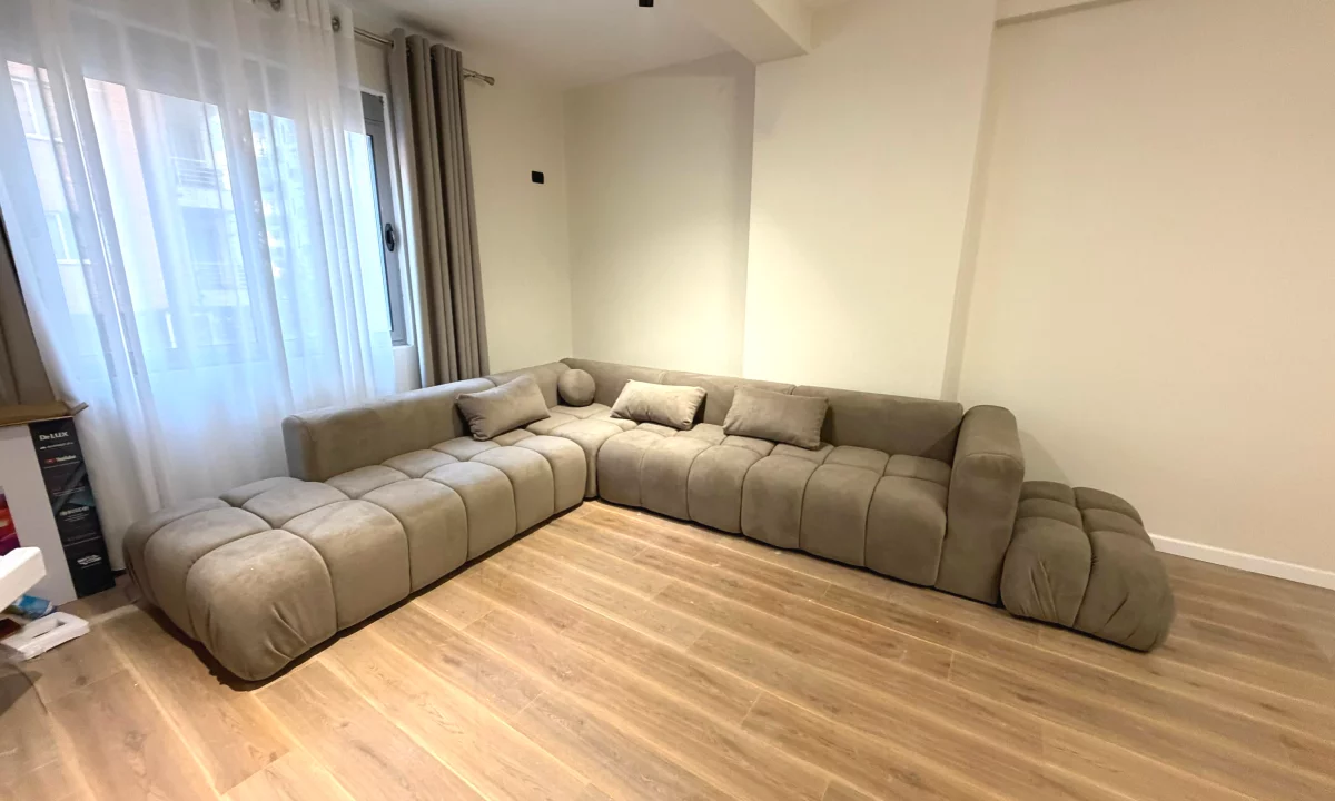 Appartamento in vendita a Tirana 2+1, Arredato